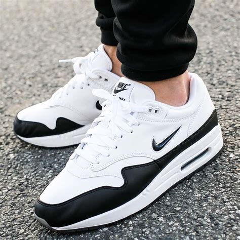 nike air max 1 premium zwart wit|nike air max 1 sale.